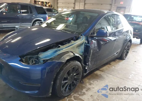 2022 Tesla Model Y Long Range Dual Motor All-Wheel Drive z USA, uszkodzony, nr VIN 7SAYGDEE4NF447310